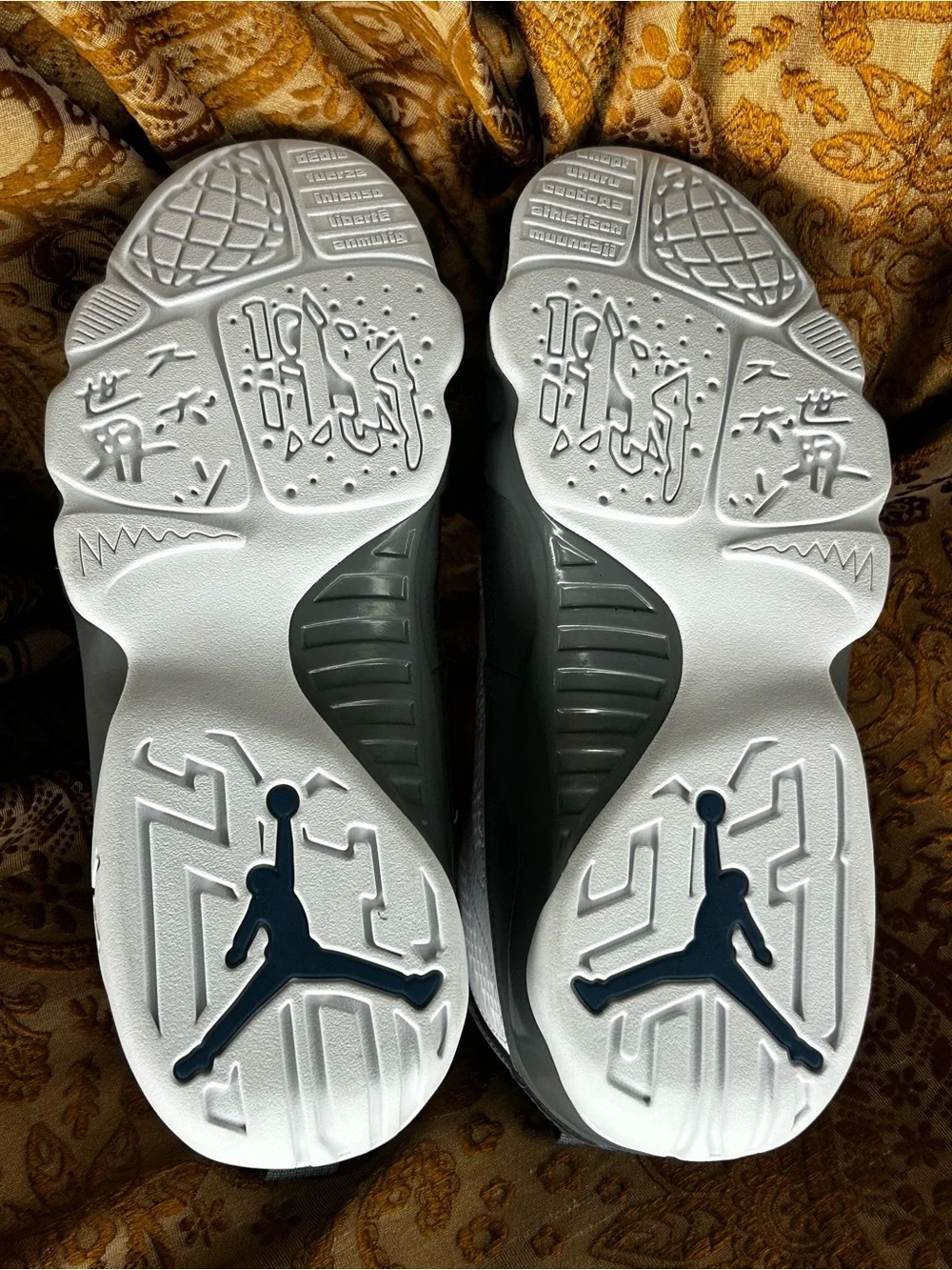 AIR JORDAN 9 RETRO  Flint Gray Men’s Air Jumpman  - White & Gray